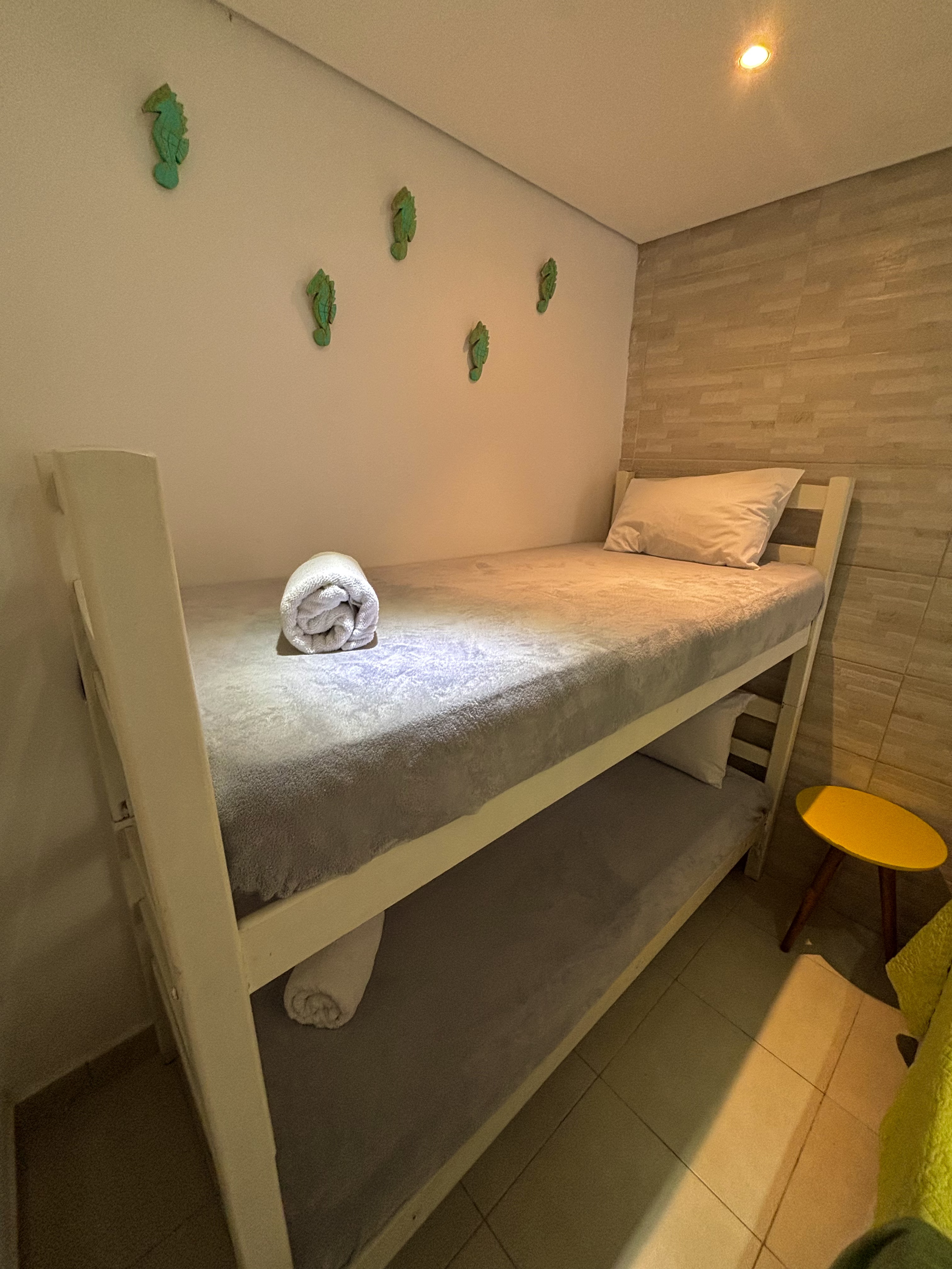 Quarto Quádruplo com vista para a piscina